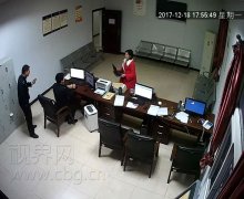 女子大意丢失电脑  环卫工人拾金不昧显品质