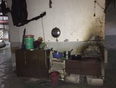 小区地下车库变身“厨房” 居民很担心
