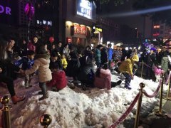 仙女山的雪下到九街来了