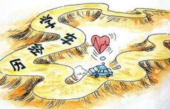 女子花重金成驾校VIP学员 却连车都摸不到