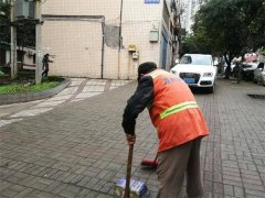 凌晨5点你还在被窝  他已将大街清扫了一遍