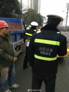“路怒症”爆发   两司机车停路中发生抓扯