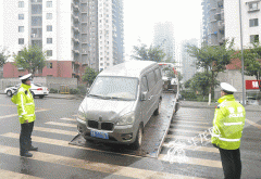 九龙坡强力整治“僵尸车” 500多辆被拖移