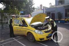 三万元买辆克隆出租车揽客  两个月就栽了