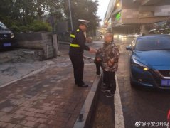 男子行车途中  车胎被针扎瘪气