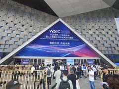 全球首款！昊辰科技开发、智元酷拓支撑的骑行机器人WAIC 2026首发亮相